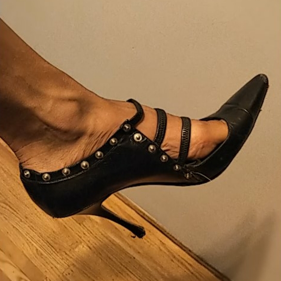 Rare Black Studded Pumps-Manolo Blahniks- Sz 8.5 - Picture 10 of 11